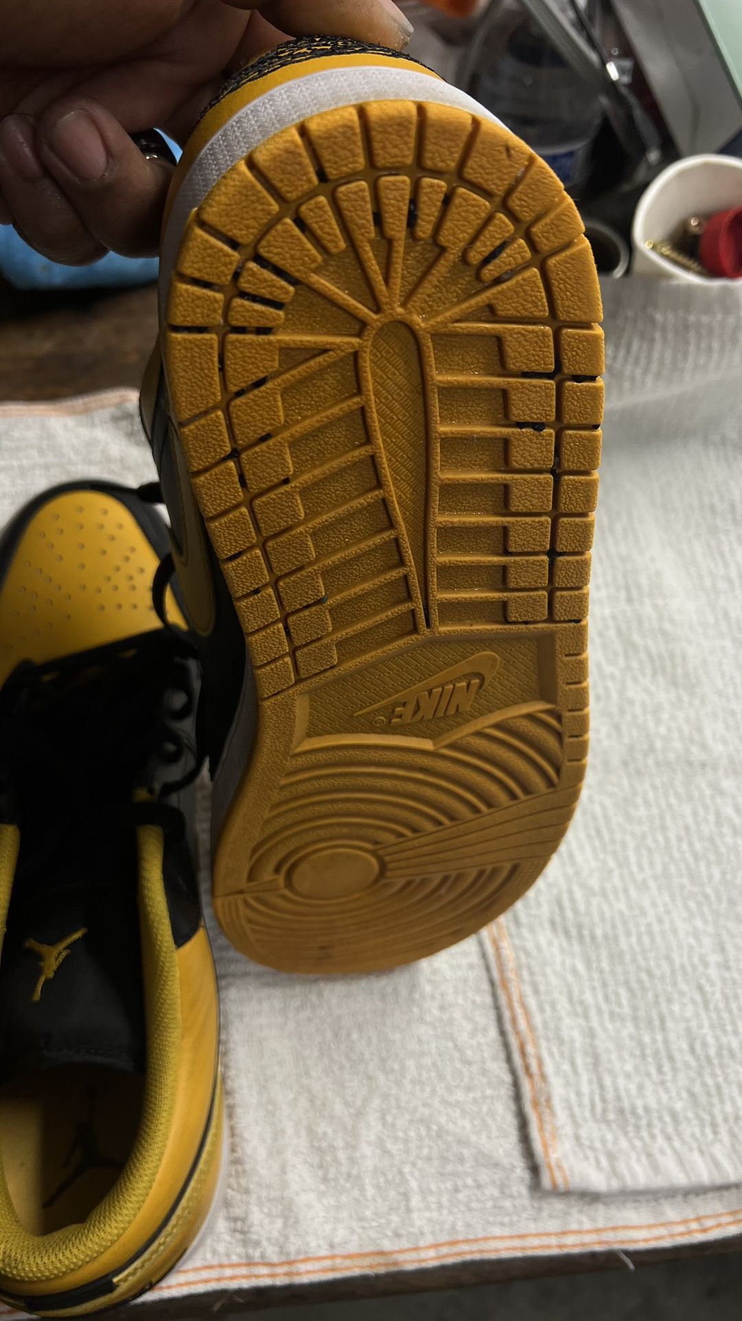 Jordan 1 Low Yellow Ochre