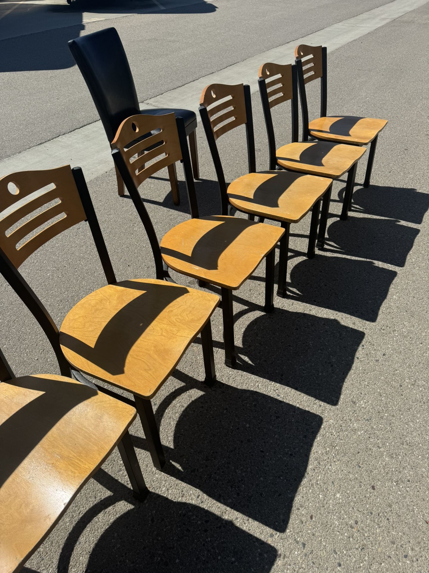 $30 A Chair /$30 Por Silla