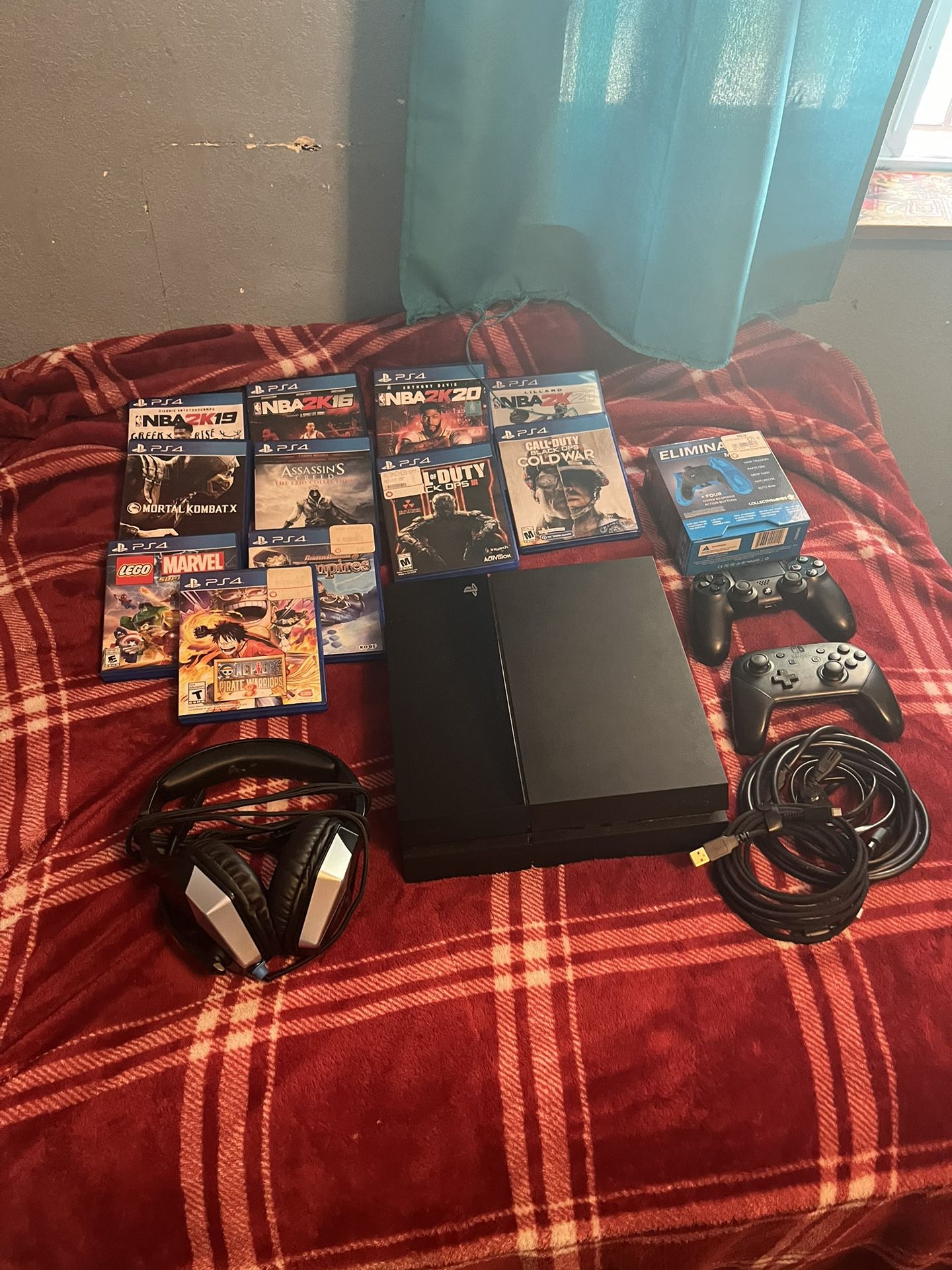 Ps4 Pro W/Original Charger 
