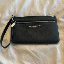 Michael Kors Wristlet 