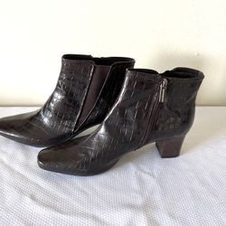 Bandolino Women's Amaze Fashion Ankle Synthetic Black Boots 9-1/2 M US
