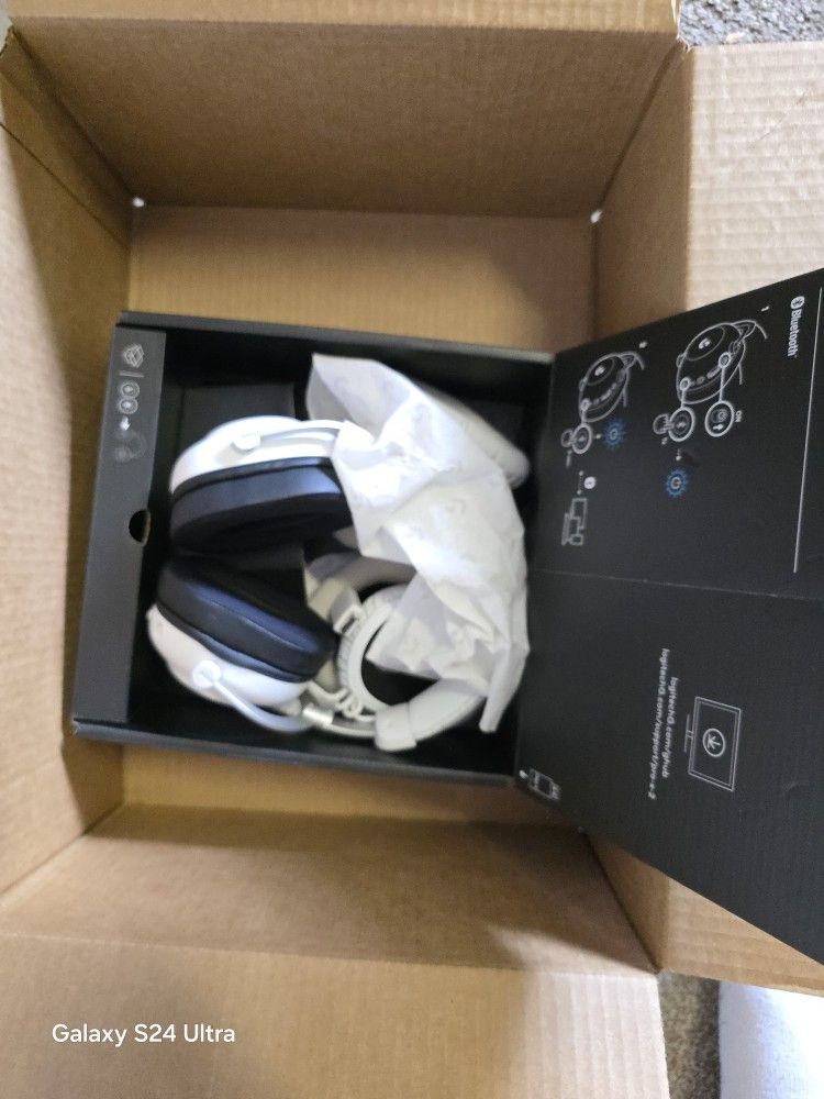LOGICTECH LIGHTSPEED
Pro Series
PRO X 2 LIGHTSPEED
LIGHTSPEED Wireless Gaming Headset