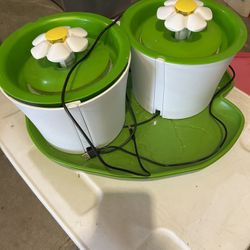 Pair of Catit Fountains with Tray and Filters 