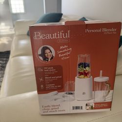 Beautiful personal blender set