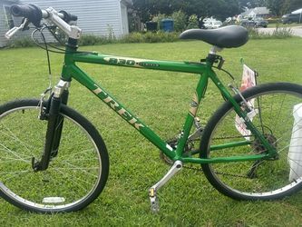 Trek 830 Mountain Bike
