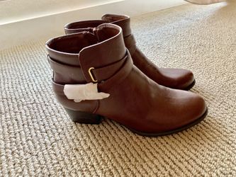 UNISA Ankle Bootie
