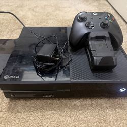 Original Xbox One (Model 1540, 500GB) console bundle. Make an offer!!