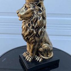 The Crowned  Lion Statue