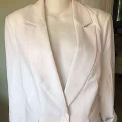 NEW Medium Eva Longoria White Bleizer. SALE. $20. 🍀