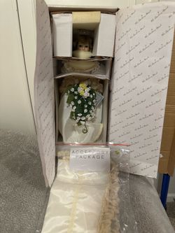 Princess Diana- Danbury Mint bride doll  New in box