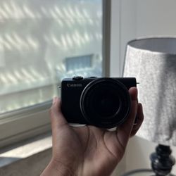 Canon EOS M200