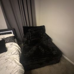 Black Lounge Chair 