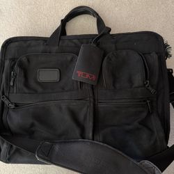 TUMI TRAVEL BAG COMPUTER 