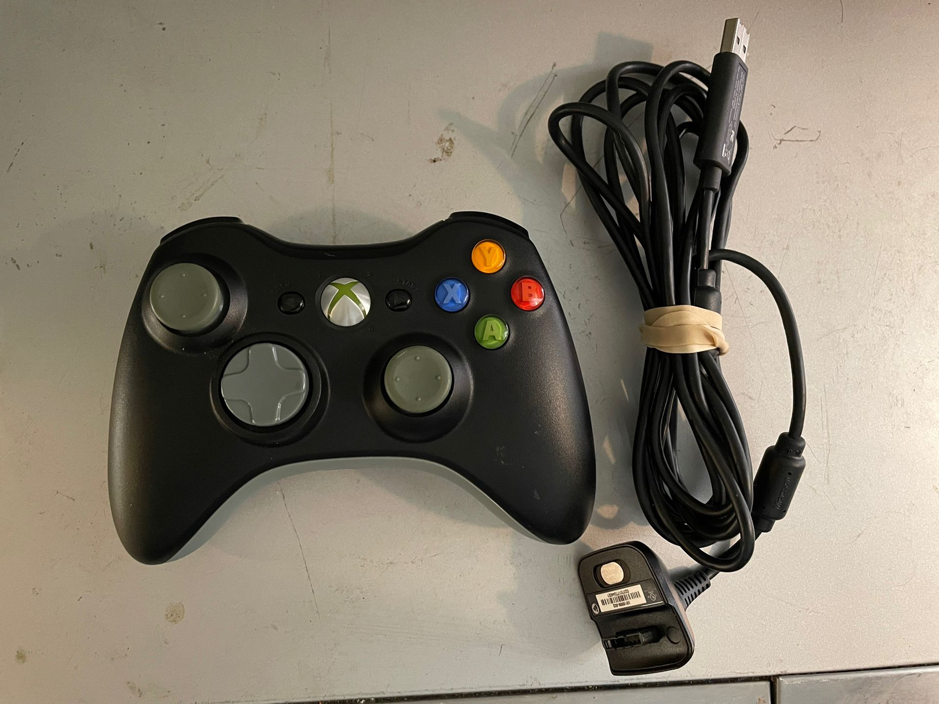 Wireless Xbox 360 Controler with rechargable battery and usb charging cable
