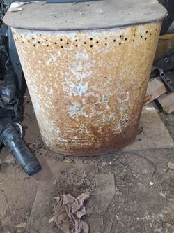 Old clothes hamper