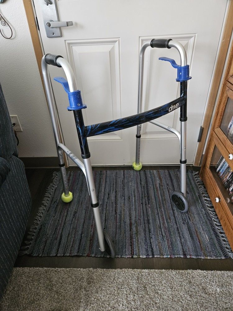 (PICK UP SUMNER) FREE WALKER WITH EASY RELEASE LEVERS TO STORE OR PUT IN VEHICLE