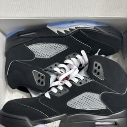 Jordan 5s ‘Black Metallic ‘