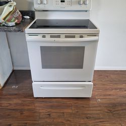 Frigidaire Electric Stove And Oven Works Great