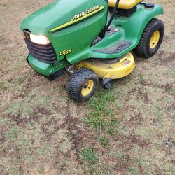 John Deere LT133