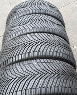 245 50 20 vendo un set de llantas usadas en excelente condición marca Michelin