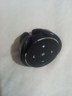 UNIVERSAL WIRELESS BLUETOOTH MEDIA CAR STEERING WHEEL BIKE MOUNT REMOTE CONTROL BUTTON