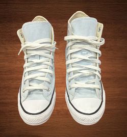 CONVERSE CHUCK TAYLOR ALL STAR HIGH-TOP SNEAKERS LIGHT BLUE.mens size 7/womens 9.