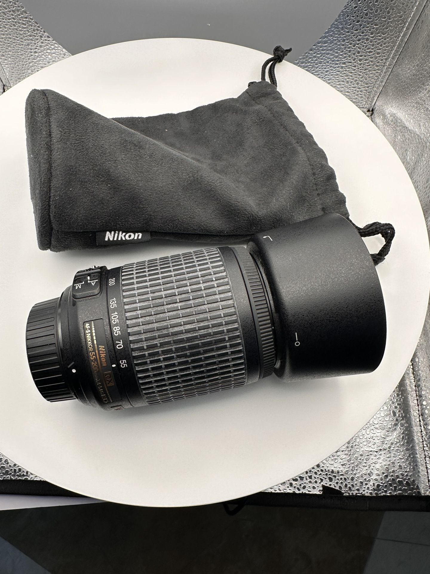 Nikon AF-S Nikole 55-200mm f4-5.6G ED Auto Focus-S DX Nikkor Zoom Lens