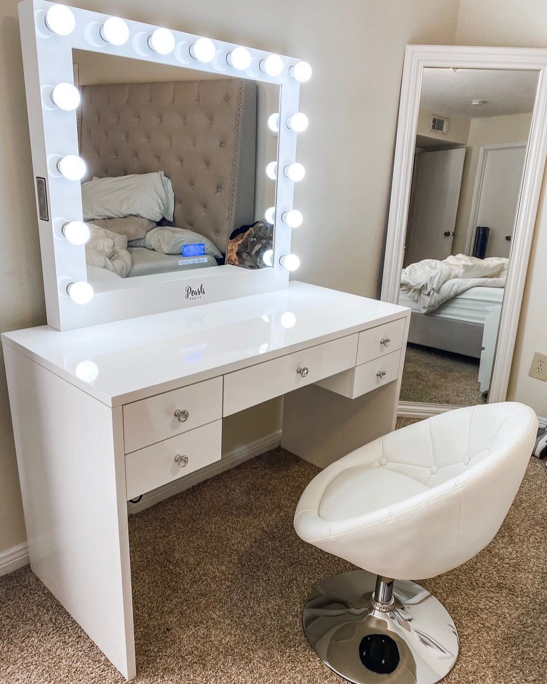 Vanity Makeup With Mirror (does not include chair) Financing available