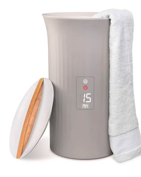 Towel Dryer with Wooden Top – Secador de toalla con tapa de madera