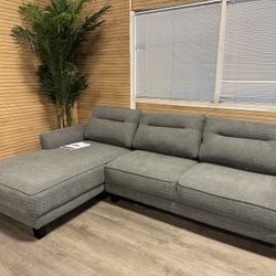 Modern Sectional sofa with Chaise