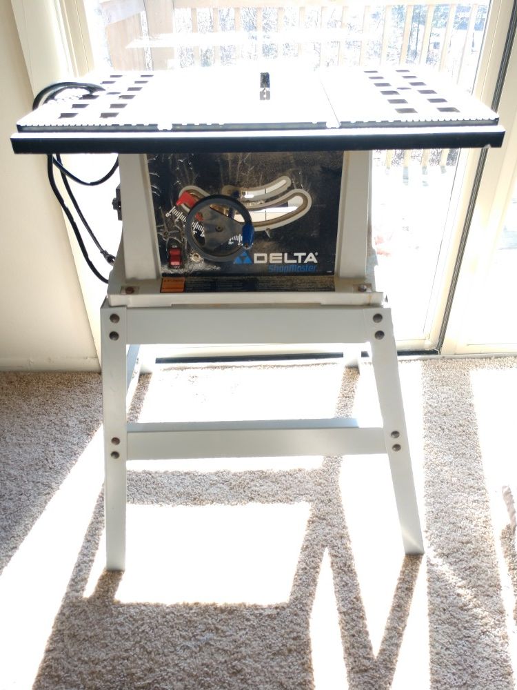 Table saw. Delta