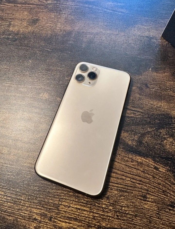 Iphone 11 Pro Max Unlocked (Gold) for Sale in Miami, FL - OfferUp