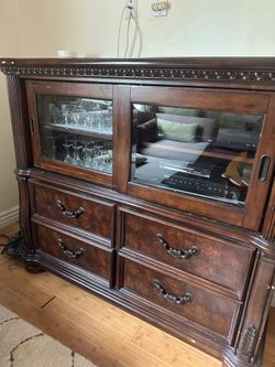 Cabinet for sale ** Read description**!!