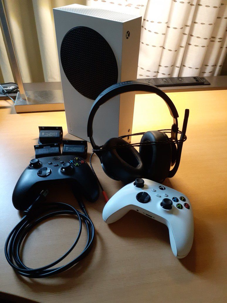 Xbox One S, 2 Controllers, 1 JBL Headset And 3 Rechargeable Battery Packs