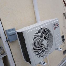 Mini Split (Air Conditioner)