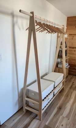 Stand-alone wardrobe closet