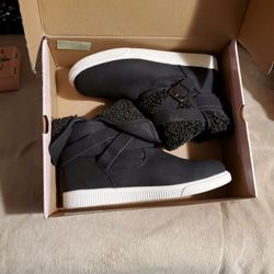 New Boots Size 8.5 Med