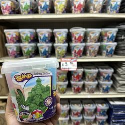 Kinetic Sand With 6 Molds Included