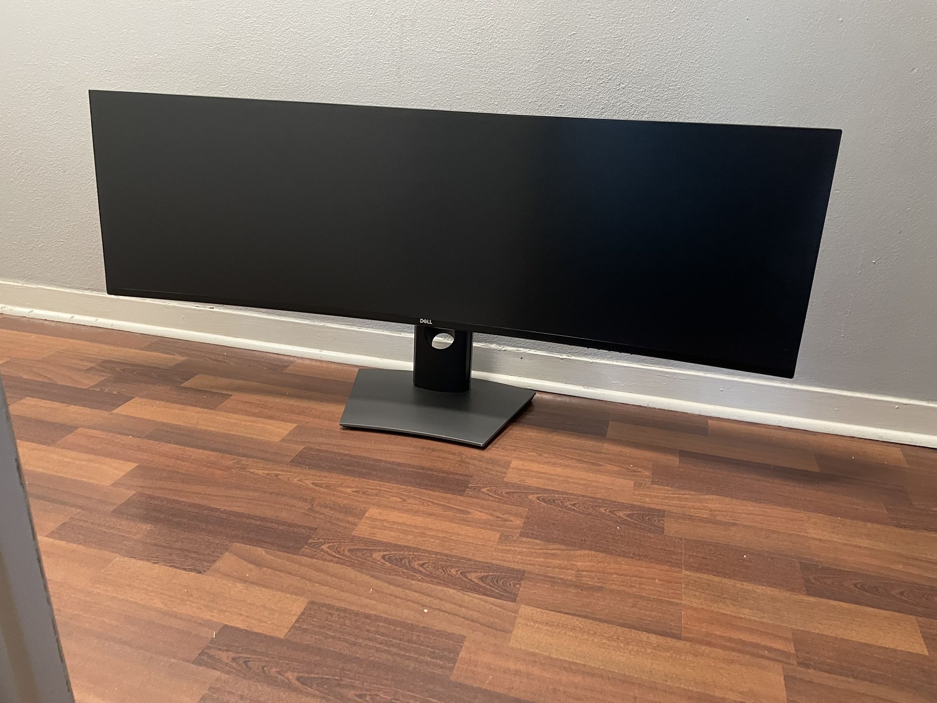 Dell Ultra sharp Monitor 49 In Curved