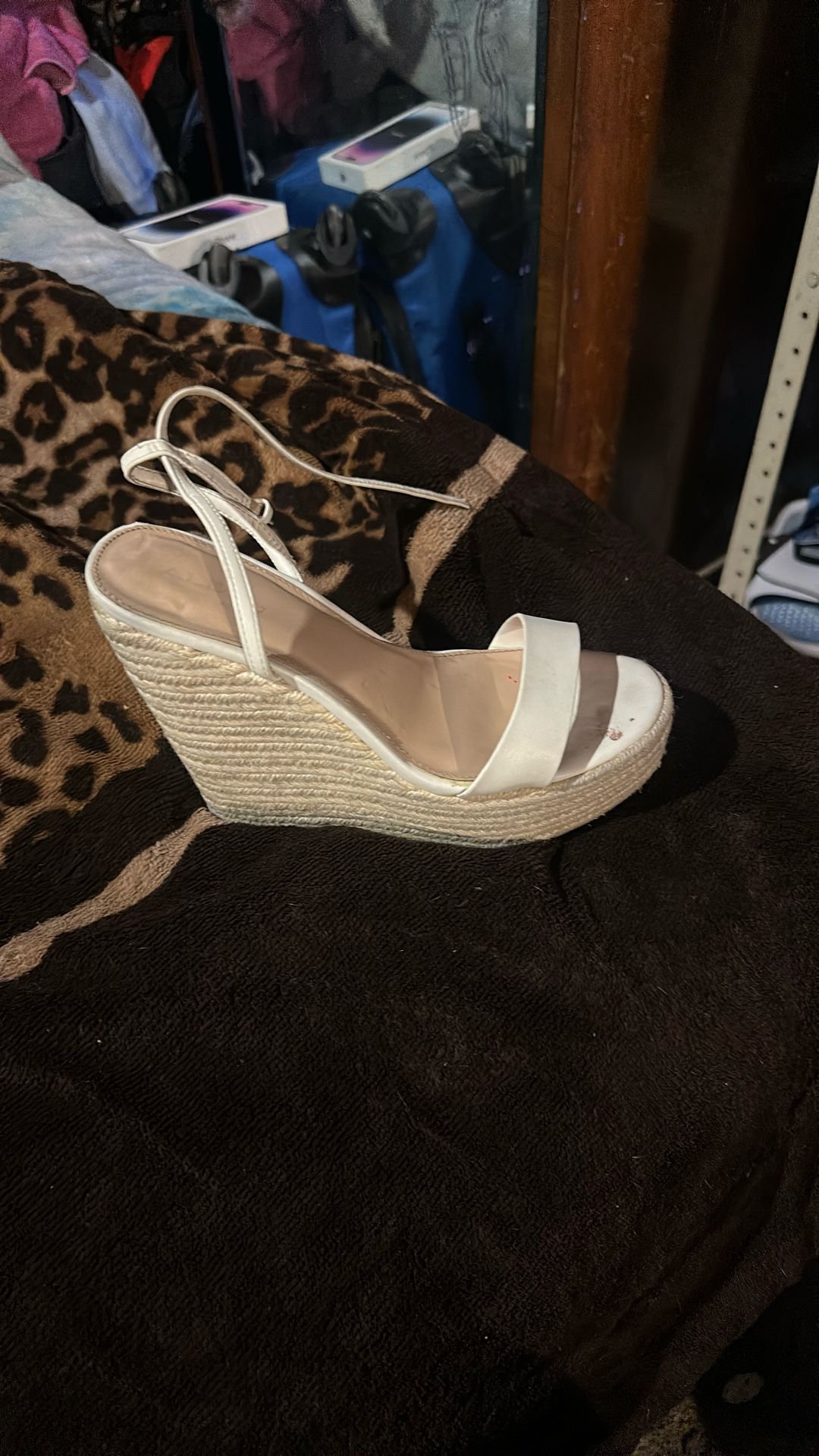 White Wedges