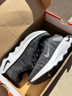 Nike women cushioned running shoes