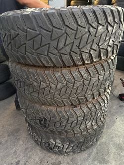 35x12.50r20 Mikey Thomson tires en excelentes condiciones de vida las 4