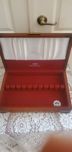 Vintage wooden 1847 rogers bros flatware storage chest