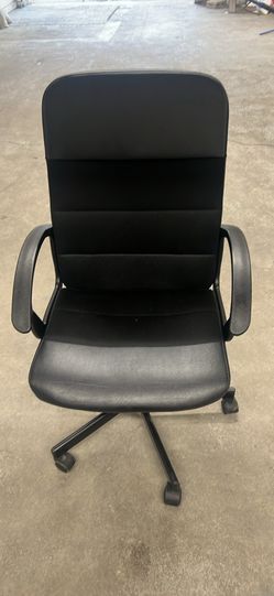 Good condition, hydraulic officer chair Good condition, hydraulic officer chair