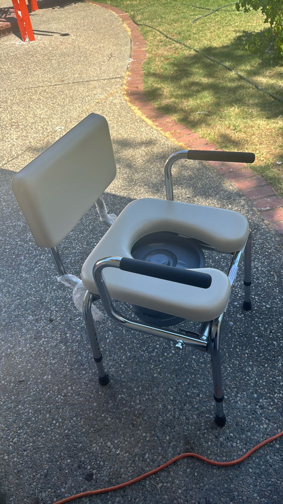 Drop Arm Commode with Padded Seat and Backrest, Durable Toilet Chair for Adults and Seniors, Removable Pail, Splash Guard, Drop Down Arms for Easy Tra