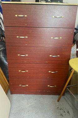 Dresser cabinet ver strong deep drawers