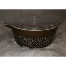 Vintage Pyrex Woodland Brown Bakeware Casserole Dish w/lid- 475-B 2.5