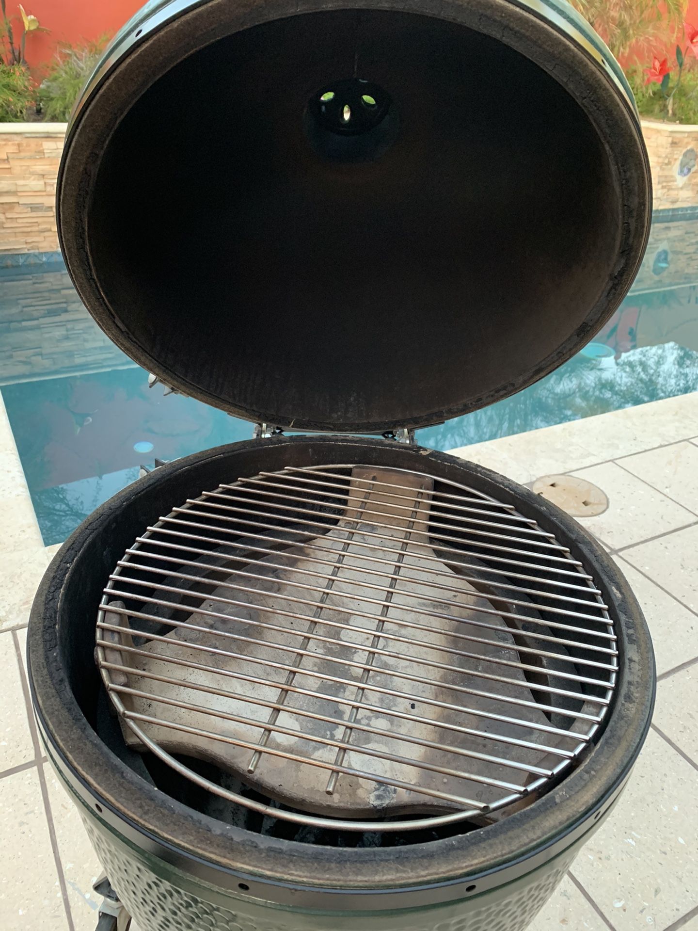 Large Green Egg Smoker / Grill for Sale in Phoenix, AZ OfferUp