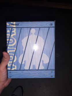Kidrobot Vinyl Figure Box