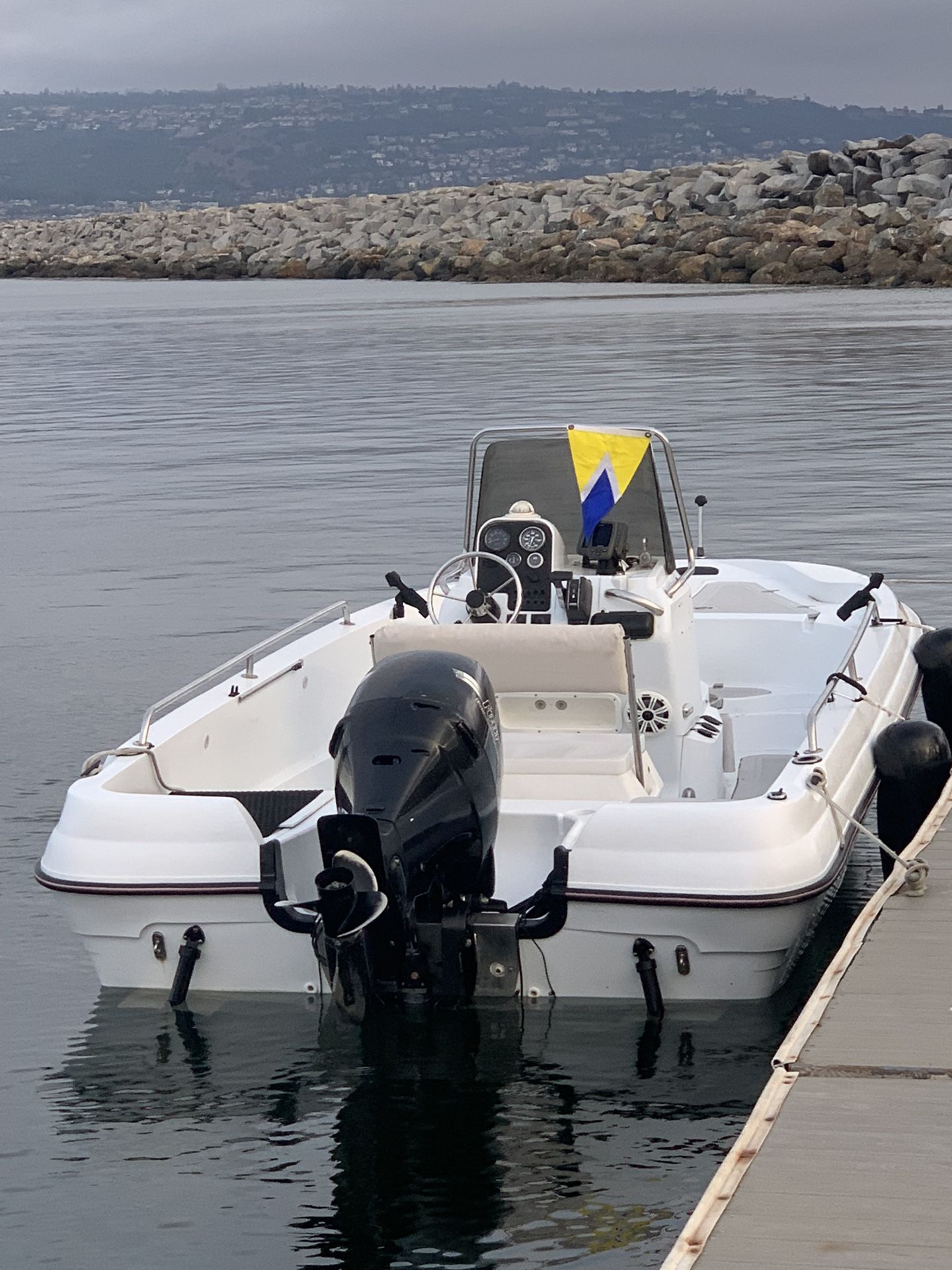 2002 Triumph 190 Bay Center Console Boat